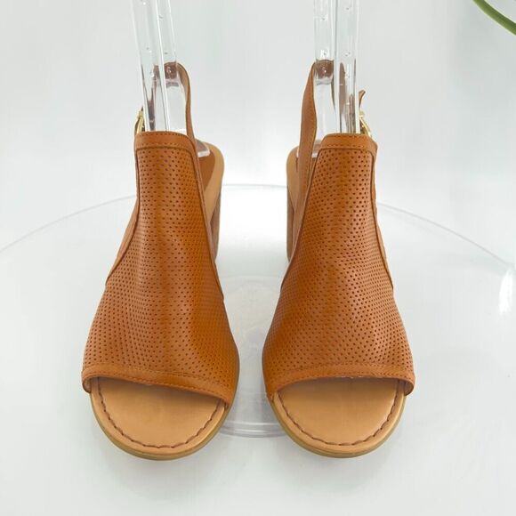 Born Women Sutra Sandal Women 9 Brown Perforated Heels Leather Open Toe - Picture 4 of 13